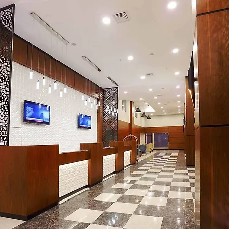 Szálloda Crowne Plaza - West 5*