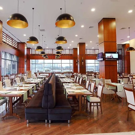 Crowne Plaza - West Szálloda 5*