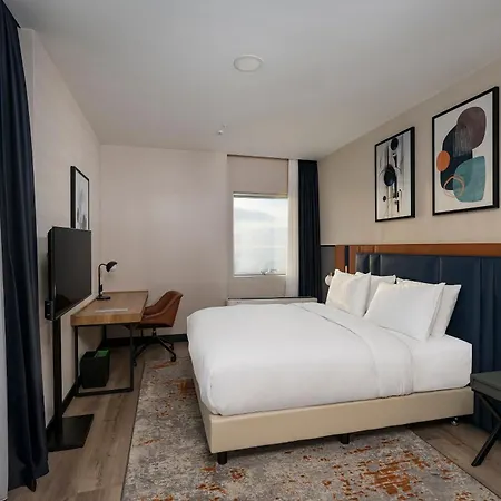 Szálloda Crowne Plaza - West By Ihg 5*