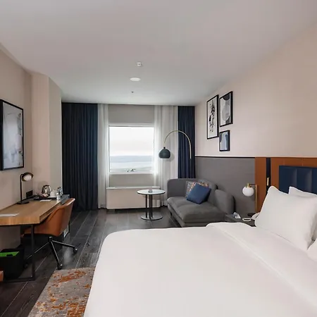 Szálloda Crowne Plaza - West By Ihg 5*