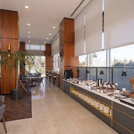 Crowne Plaza - West By Ihg