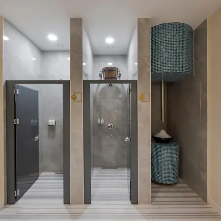 Crowne Plaza - West By Ihg Hotel 5*