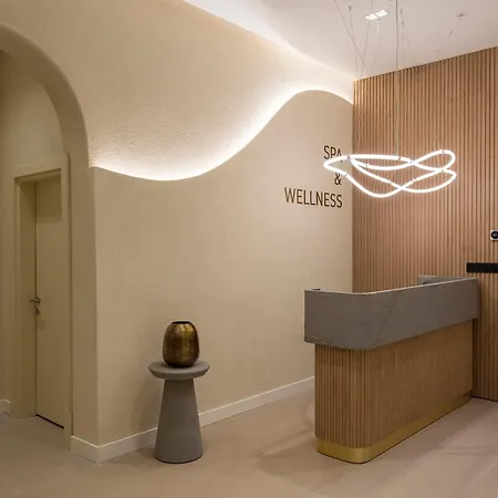 Szálloda Crowne Plaza - West By Ihg