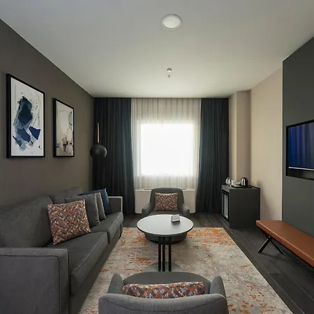 Hotel Crowne Plaza - West By Ihg