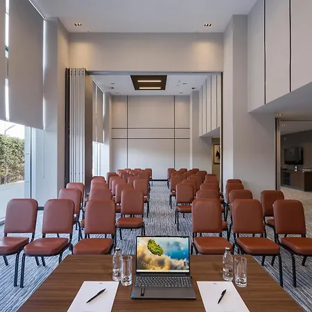 Crowne Plaza - West By Ihg