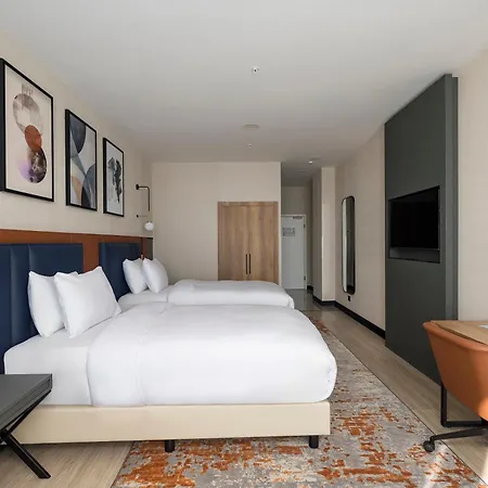Hotel Crowne Plaza - West By Ihg