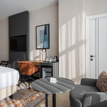 Crowne Plaza - West By Ihg 5*