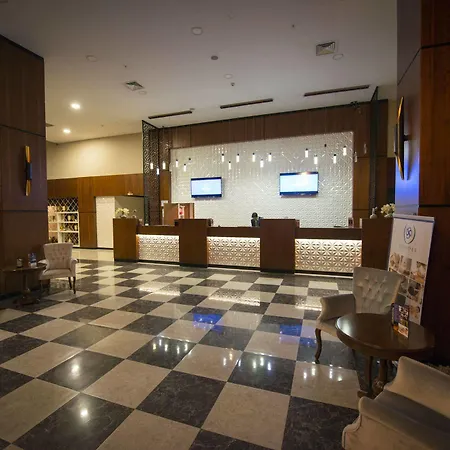 Отель Crowne Plaza - West 5*