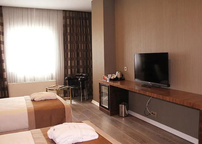 Crowne Plaza - West Hotel 5*