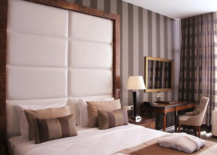 Hotel Crowne Plaza - West 5*