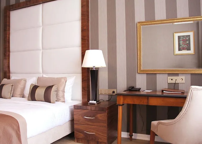 Crowne Plaza - West Hotel 5*