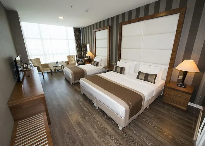 Crowne Plaza - West 5*