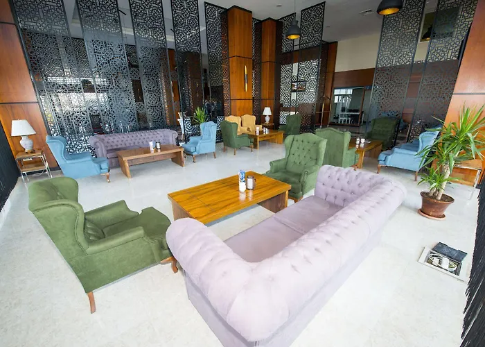 Crowne Plaza - West 5*