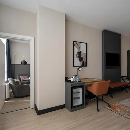 Crowne Plaza West By Ihg 5*