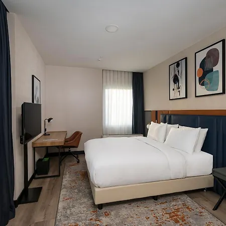Hotel Crowne Plaza West By Ihg 5*