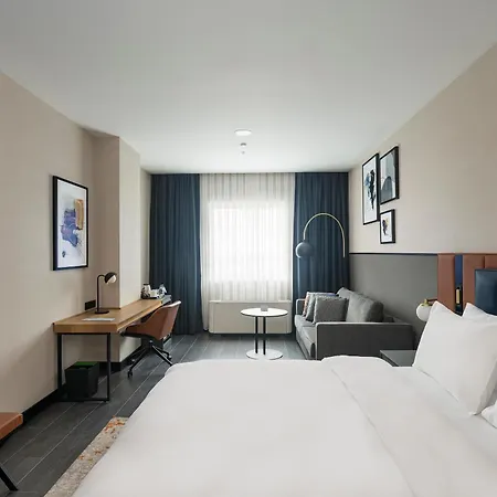 Crowne Plaza West By Ihg