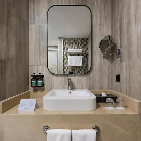 Crowne Plaza West By Ihg 5*