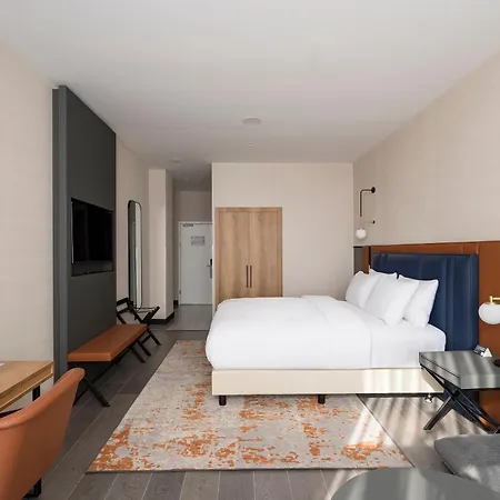Crowne Plaza West By Ihg Hotel 5*