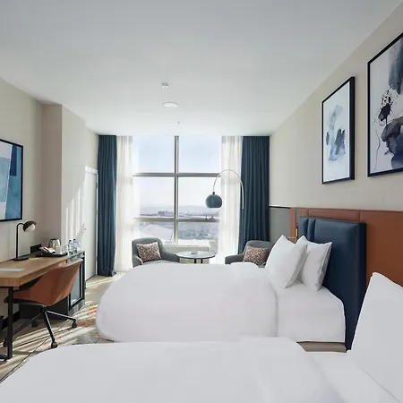 Crowne Plaza West By Ihg 5*