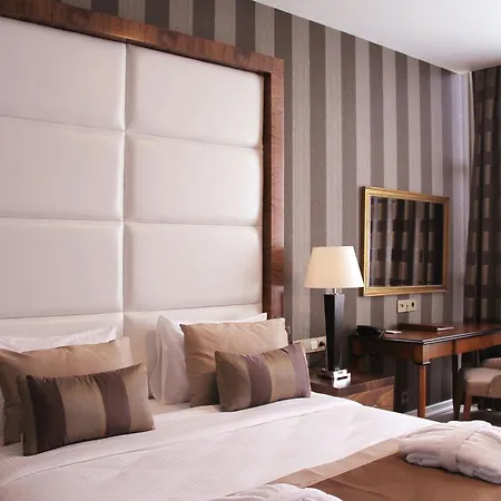 מלון Crowne Plaza - West 5*