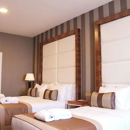 Crowne Plaza - West מלון 5*