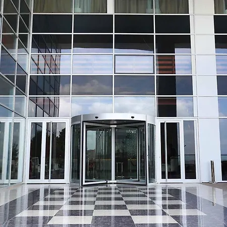 מלון Crowne Plaza - West