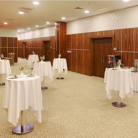 Crowne Plaza - West מלון