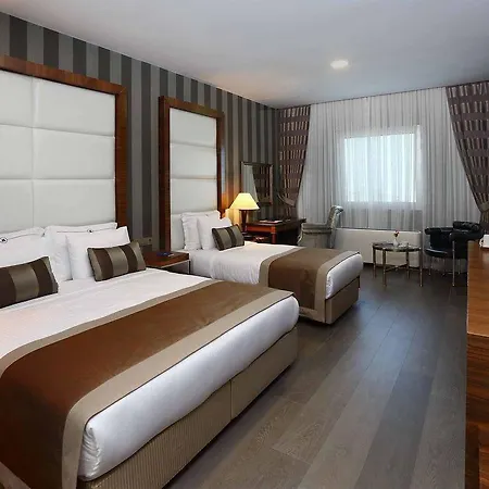 Crowne Plaza - West מלון 5*